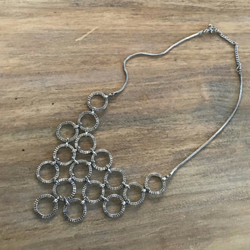 NEW DEAL Silver statement necklace circles